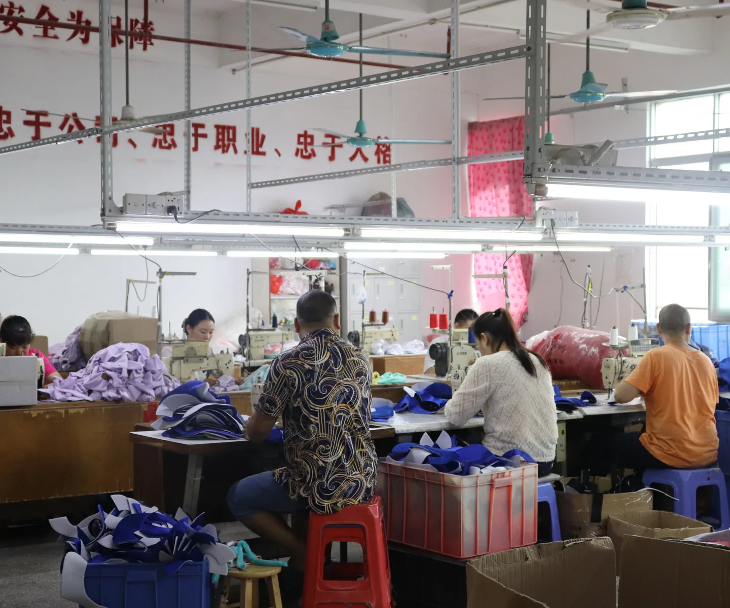 壹陆捌毛绒玩具工厂车缝生产现场