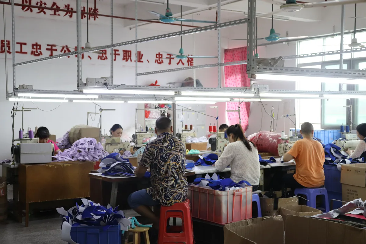 壹陆捌毛绒玩具工厂车缝生产生产现场